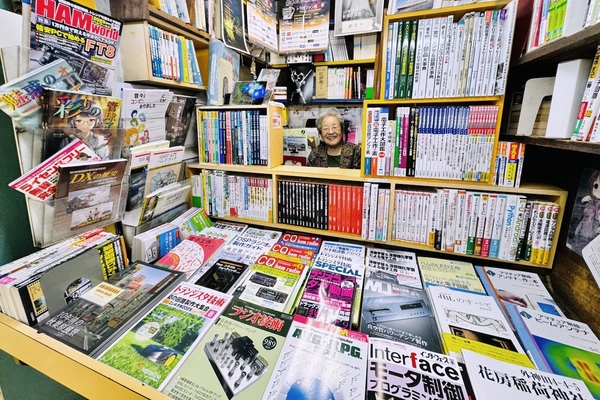 万世書店の店内