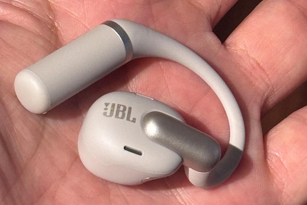 【中古】JBL SensePro ※充電の際、要注意 機能てんこ盛りのオープン型イヤホン、これで2万円台半ばなら安い