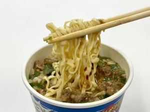 “普通においしい”カップ麺ってこれなのかも 「カップヌードル 魚豚」あなどれない味 