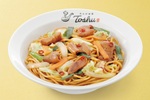 濃厚な「牛もつと野菜の焼きラーメン」が秋向けに登場！太麺×牛もつ