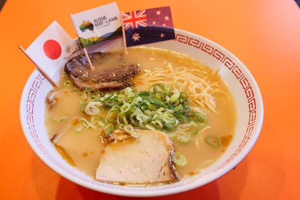 オージー・ラム特製チャーシューをトッピングしたラーメン