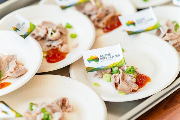 2025年7月に開催した無料試食イベントの提供メニュー「ラム肉の冷しゃぶ」