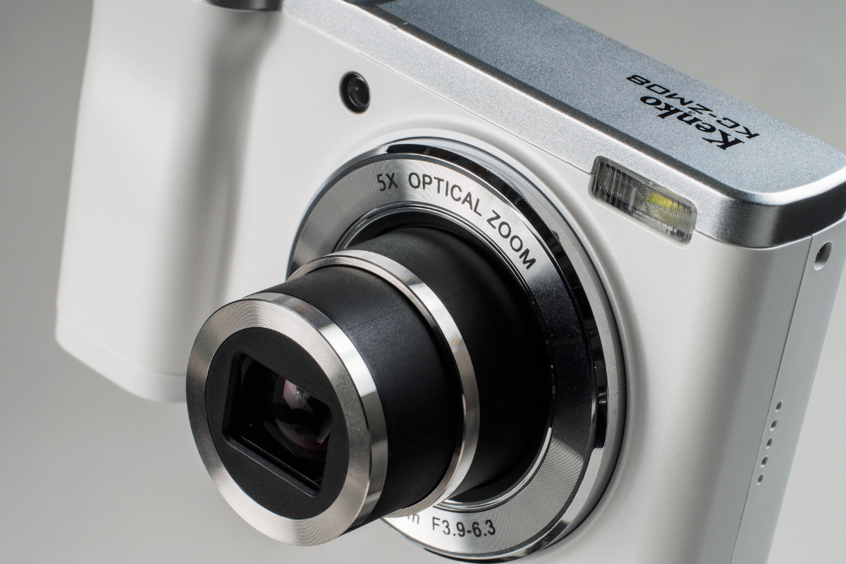 ASCII.jp：コンデジ冬の時代に見つけた高コスパ＆3倍ズームのデジタル
