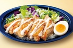 「チキンステーキ」が魅力の“シーザーサラダ飯”！これアリなんだ
