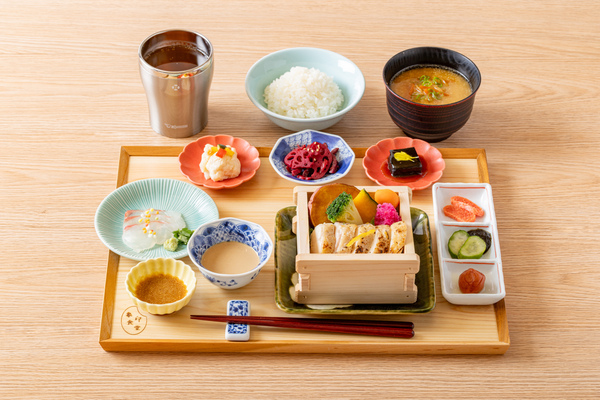 「象印食堂」の「象印御膳（柚子香る鶏肉のせいろ蒸し　特製ごま豆乳ポン酢で）」