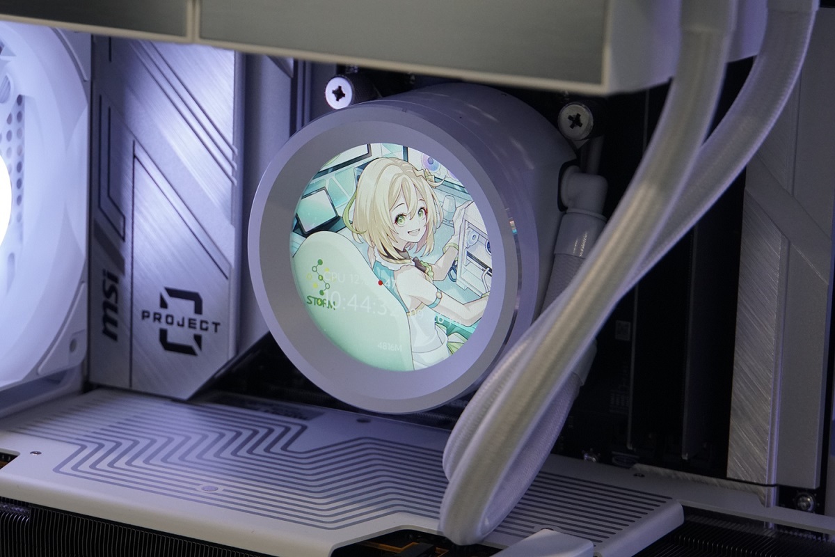 ASCII.jp：ケーブルはどこへ!? STORMの最新モデルは内部液晶＆裏面