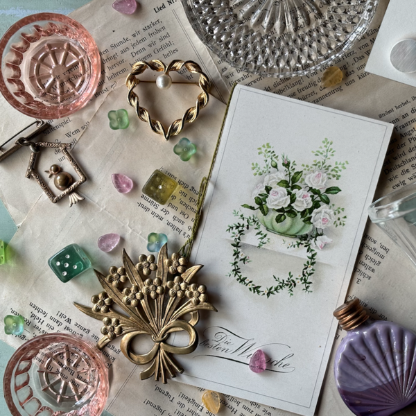 「丸の内アンティークマーケットvol.8」に出店する「Glücklich」