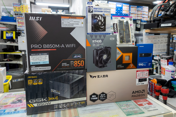 ASCII.jp：【今月の自作PCレシピ】ディスプレー横に置ける小型