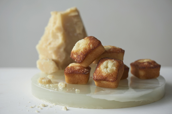 「Mr. CHEESECAKE グランスタ東京店」の「CREAMY BAKED CHEESECAKE（4個入り）」