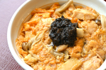 「トリュフ親子丼」の衝撃！ なか卯、秋限定きのこ親子丼はあの“黒いダイヤ”を贅沢に使用