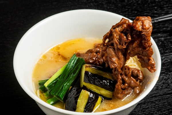濃い目の味付けがクセになるとちぎ和牛のすき焼き