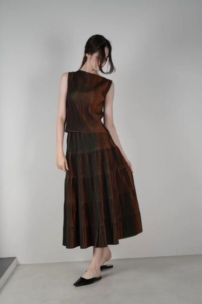 2025年度グッドデザイン賞受賞の「Haut tricot 3Dプリーツフレアスカート」