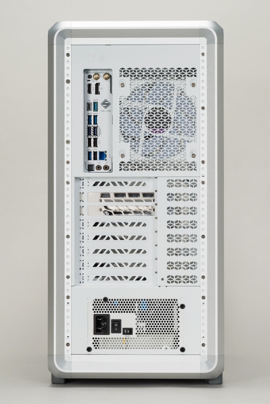 ゲーミングPCの新たな選択肢は「銀色」、MasterFrame 600 Silverを軸に