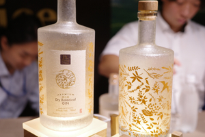 「燕の巣」をジンに！美と健康のためのクラフトジンを飲んでみた