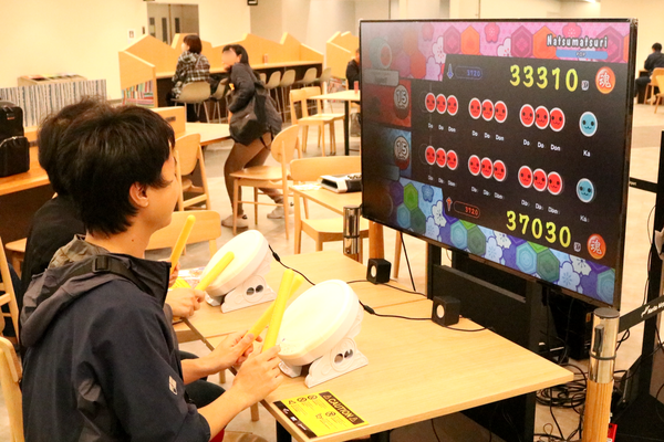 ゲームしながら飛行機の出発を待てる！ 成田空港の新名所「ゲームラウンジ」で退屈とはおさらば!?