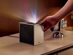 俺のリビングにテレビは不要、LGの超短焦点PJは小型で使わないときもシンプルだ! 俺のリビングにテレビは不要、LGの超短焦点PJは小型で使わないときもシンプルだ!