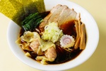 福島の名店「らぁ麺 おかむら」による“郡山ブラック”の最新形！5種類の醤油を駆使したコク深き一杯