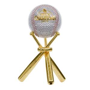 福岡ソフトバンクホークス、1億2,000万円の「ジュエルボール」で栄光を記念