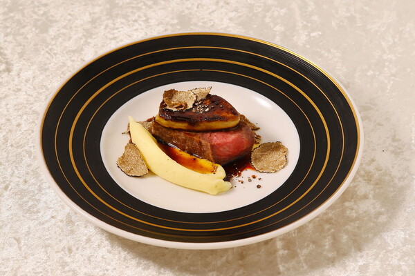 アール・デコとモードの時代を体現。美術館併設のカフェで食べる美術品のような一皿