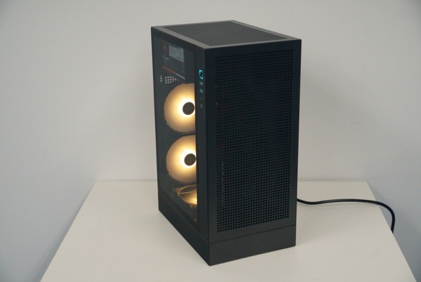 ZEFT R60YRとZEFT R60YQ