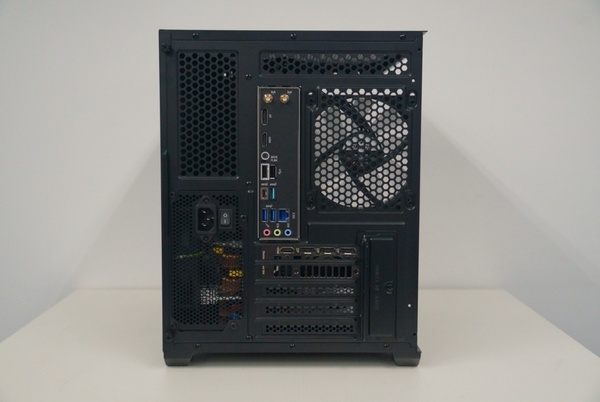 ZEFT R60YRとZEFT R60YQ