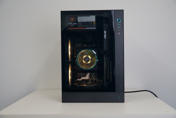 ZEFT R60YRとZEFT R60YQ