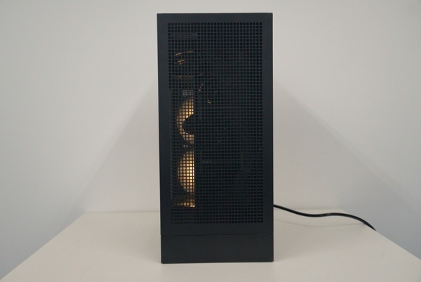 ZEFT R60YRとZEFT R60YQ