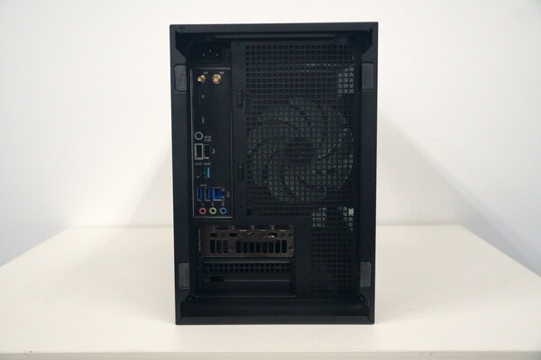 ZEFT R60YRとZEFT R60YQ