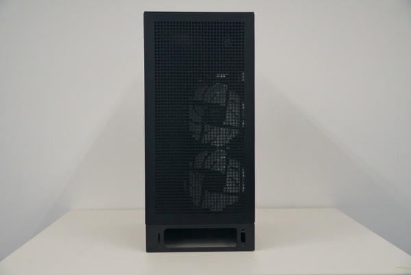 ZEFT R60YRとZEFT R60YQ