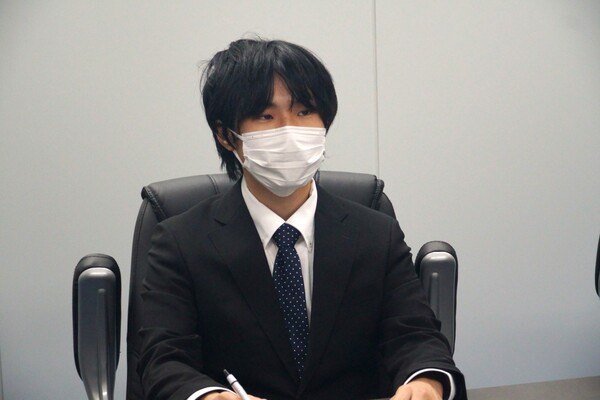 ZEFT R60YRとZEFT R60YQ