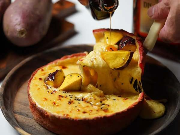 これタルトじゃないの!?「さつまいものシカゴピザ」が見た目も味もスイーツみたい