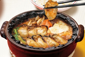 牡蠣の「たっぷり土手鍋うどん」がおいしそう！ 海のミルクを堪能できちゃう