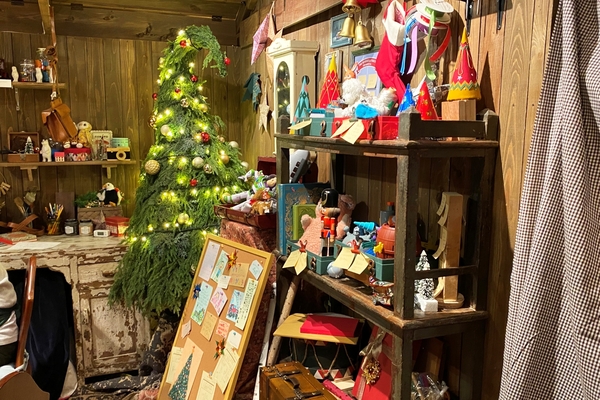 中に飾られている小道具