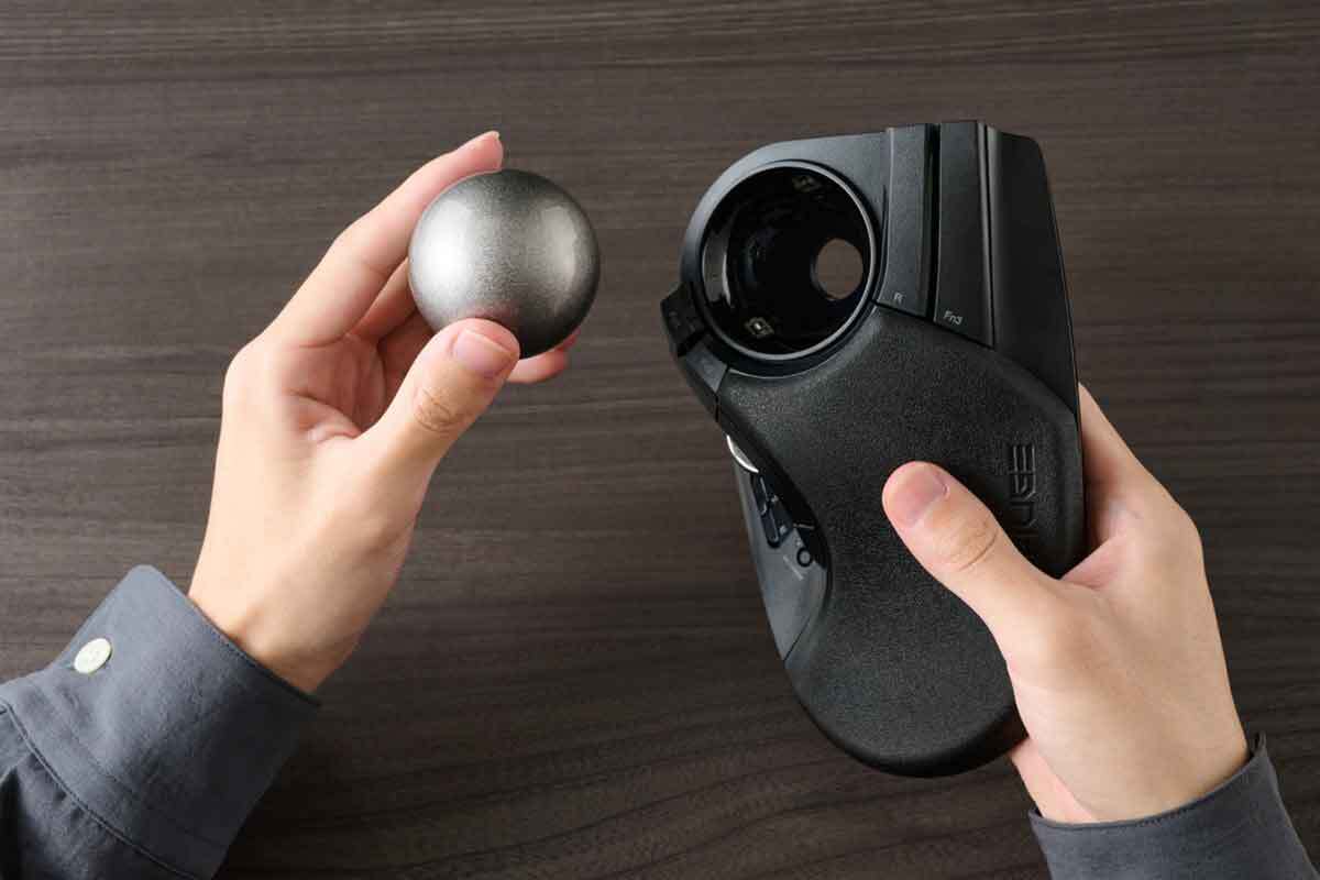 ASCII.jp：あの大型トラックボールマウス「HUGE」が8年ぶり最強進化