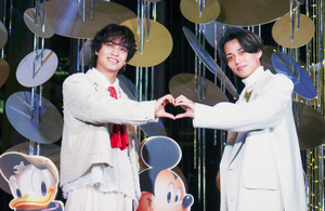 「理想はミッキーと3人の丸の内クリスマス！」キンプリ・永瀬廉＆髙橋海人、ディズニーとのコラボで二重にまぶしい点灯式