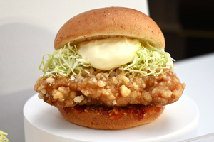 ケンタッキー本気の「鶏竜田バーガー」を8年かけて開発！ 「ケンタ味じゃない、けどおいしすぎ！」
