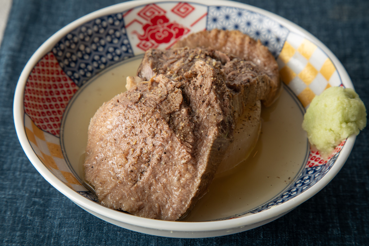 「鮨と酒日和 ととうお」の「名物 茹でタン」