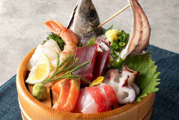 「鮨と酒日和 ととうお」の「お造り盛り合わせ 7種」