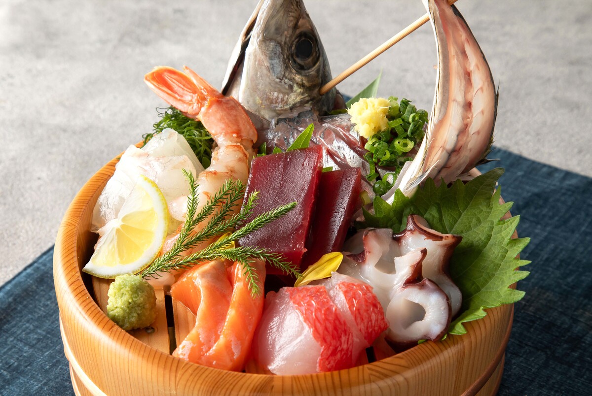 「鮨と酒日和 ととうお」の「お造り盛り合わせ 7種」