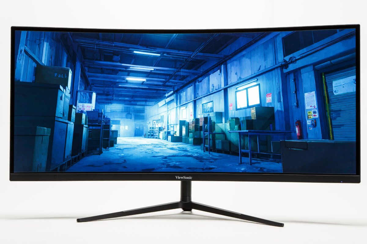 34型＋ウルトラワイド＋湾曲でゲームに仕事に没頭できる！ 湾曲型