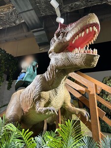 恐竜に乗ったり化石を発掘したり、年末年始は福岡で恐竜と触れ合おう