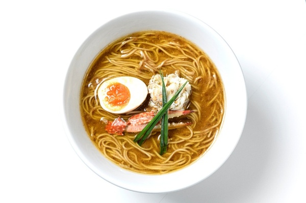 「旬のカニ味噌ラーメン」(1800円)