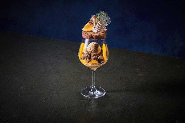 「治一郎 KITTE丸の内店」の「パルフェ・ショコラ・オランジュ」