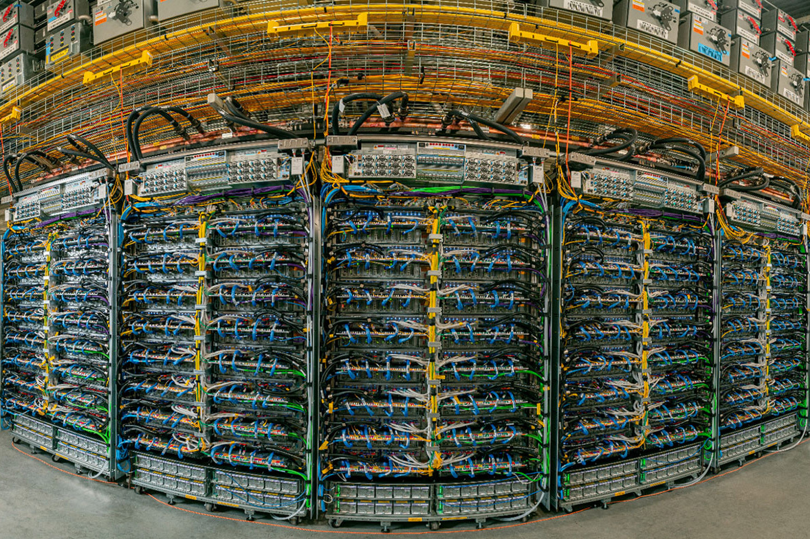 Google最新TPU「Ironwood」は前世代比4.7倍の性能向上かつ160Wの低消費電力で圧倒的省エネを実現 (1/3)