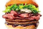 ローストビーフ×パティの贅沢バーガーが今年も！「ダブル」の肉盛りが本気