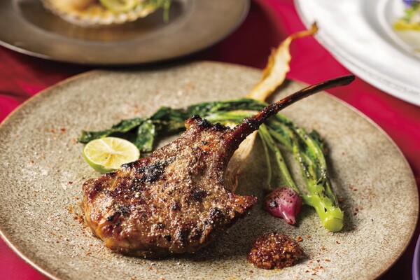 「マンゴツリー東京」の「“ケア ヤーン” ラムチョップのグリル」