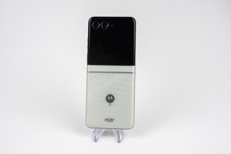手のひらサイズでサッと開く！モトローラ「razr 60」を使って感じた