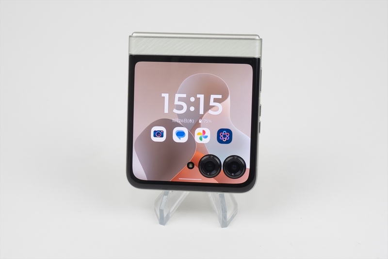 手のひらサイズでサッと開く！モトローラ「razr 60」を使って感じた