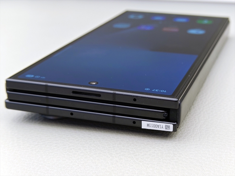 これは折りたためるタブレット！ サムスンの3つ折りスマホ「Galaxy Z