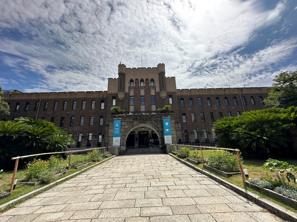 大阪城天守閣は、100年前に開催された「大大阪記念博覧会」がきっかけで生まれた大阪全盛時代の象徴だった